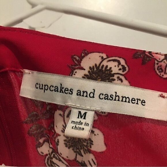 Cupcakes & Cashmere Tipton floral Blouse Size Medium - Picture 7 of 9